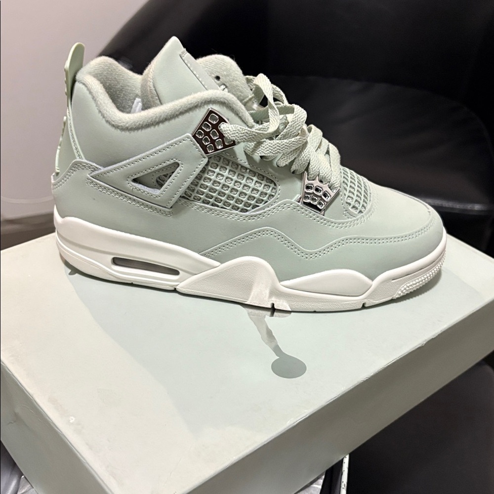 Women’s Air Jordan Sneakers in Mint Green Seafoam size 7